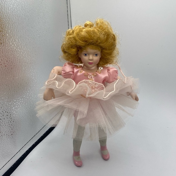 Avon Porcelain Ballerina Doll 1991 10” Retired and Collectible - Picture 2 of 8